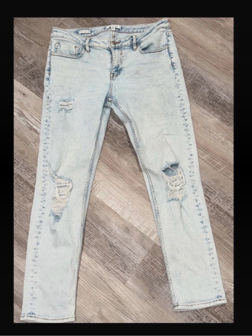 Women's Vigoss Thompson Tomboy Mid Rise Distressed Jeans Size 31 Inseam 27